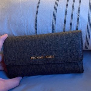 Michael Kors wallet - great condition